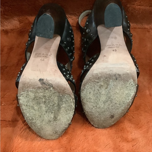 Prada - Picture 3 of 3